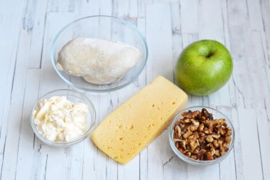 salat-s-syrom-greckimi-orexami_1615529844_1_max - Make Delicious Chicken Salad with Walnuts & Cheese in Minutes Ingredients for Waldorf salad: chicken, cheese, green apple, walnuts, and mayo on a white wooden table.